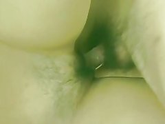 Seksi asian v krilo dobi njeno tesno muco kosmat, prsti, z izvorno rodovniško potem jebe