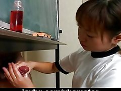 Japonski srček itsuki wakana wanks trdega kurca uncensored